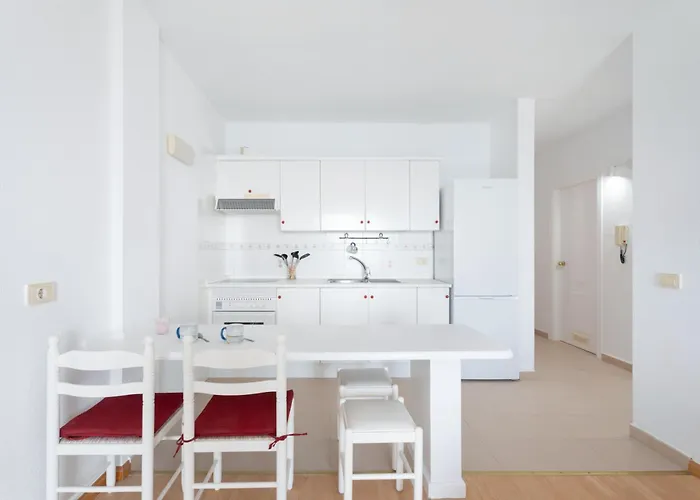 - Junto A Piscinas Naturales Con Terraza Apartamento Bajamar (La Laguna)