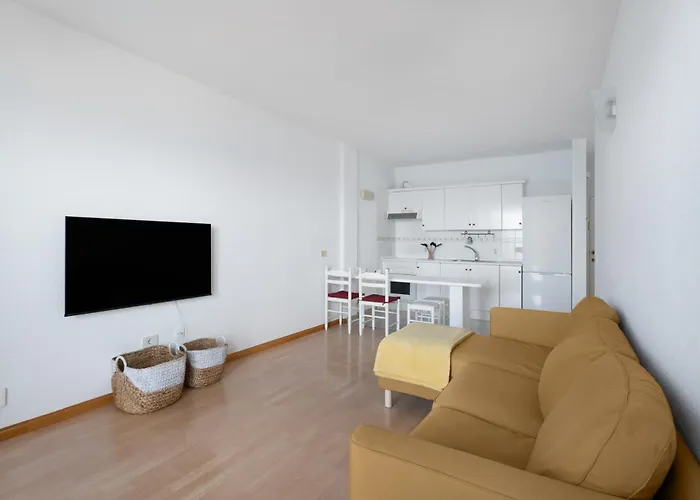 - Junto A Piscinas Naturales Con Terraza Apartment