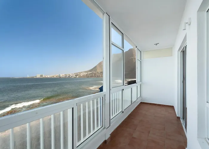 - Junto A Piscinas Naturales Con Terraza Apartment *