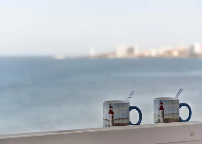 - Junto A Piscinas Naturales Con Terraza Apartamento *