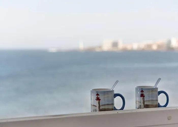 - Junto A Piscinas Naturales Con Terraza Apartamento Bajamar (La Laguna)